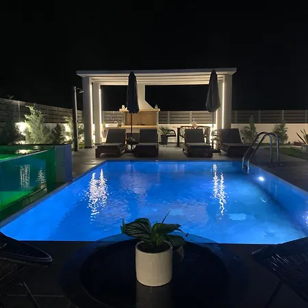 Mamica Luxury Βίλα *